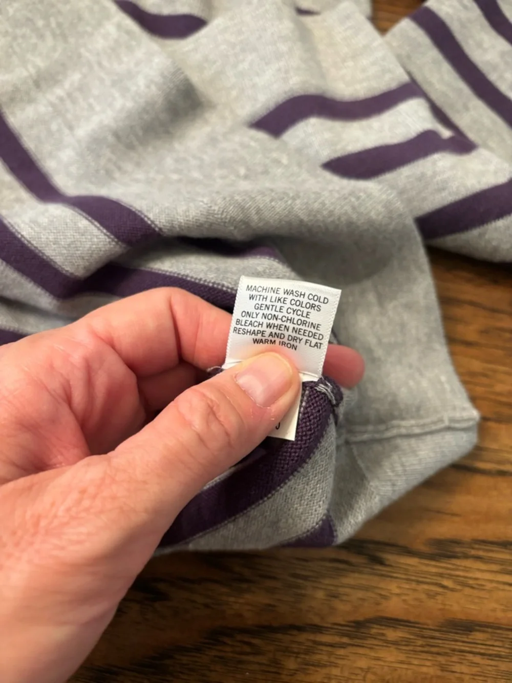 Banana Republic Men’s M Gray Purple Stripe Cotton V-Neck Sweater
